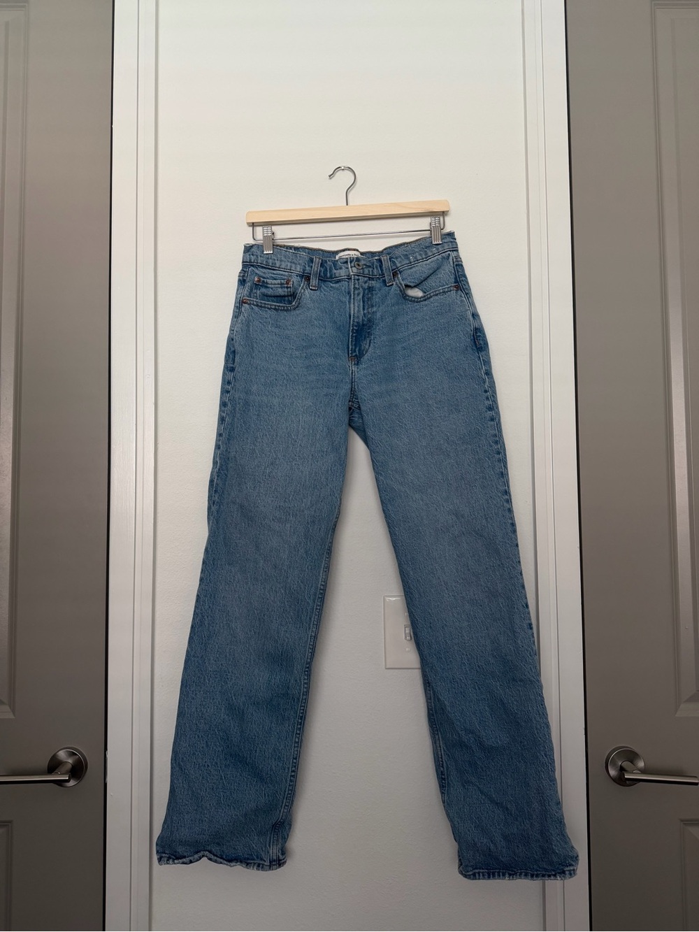 A&F • the baggy low rise jeans